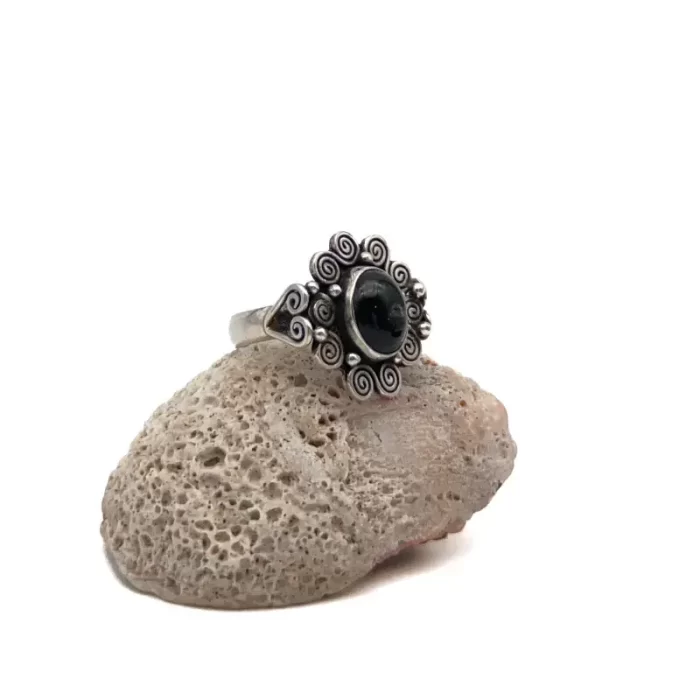 anillo-flor-espiral-con-centro-de-onix-talla-7