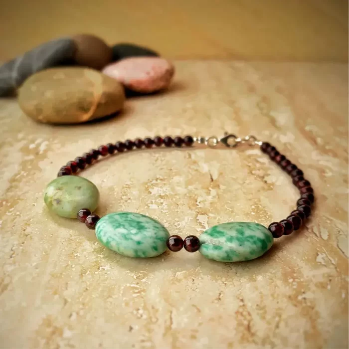 pulsera-granate-con-3-jades