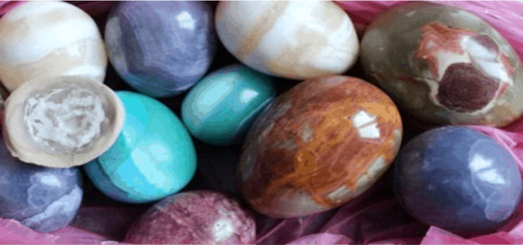 Piedras ovaladas de diferentes colores