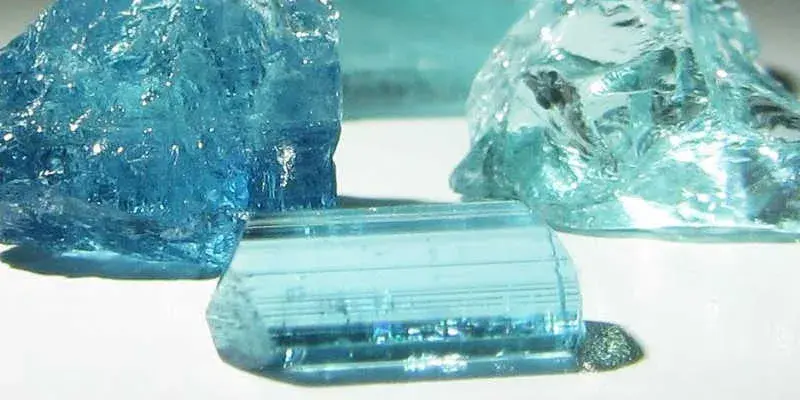 Turmalina-azul-en-bruto