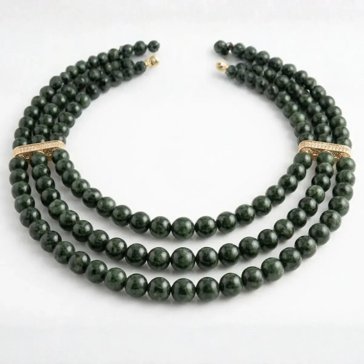 Collar de jade verde con cuentas esféricas y separadores dorados, joyería de lujo artesanal